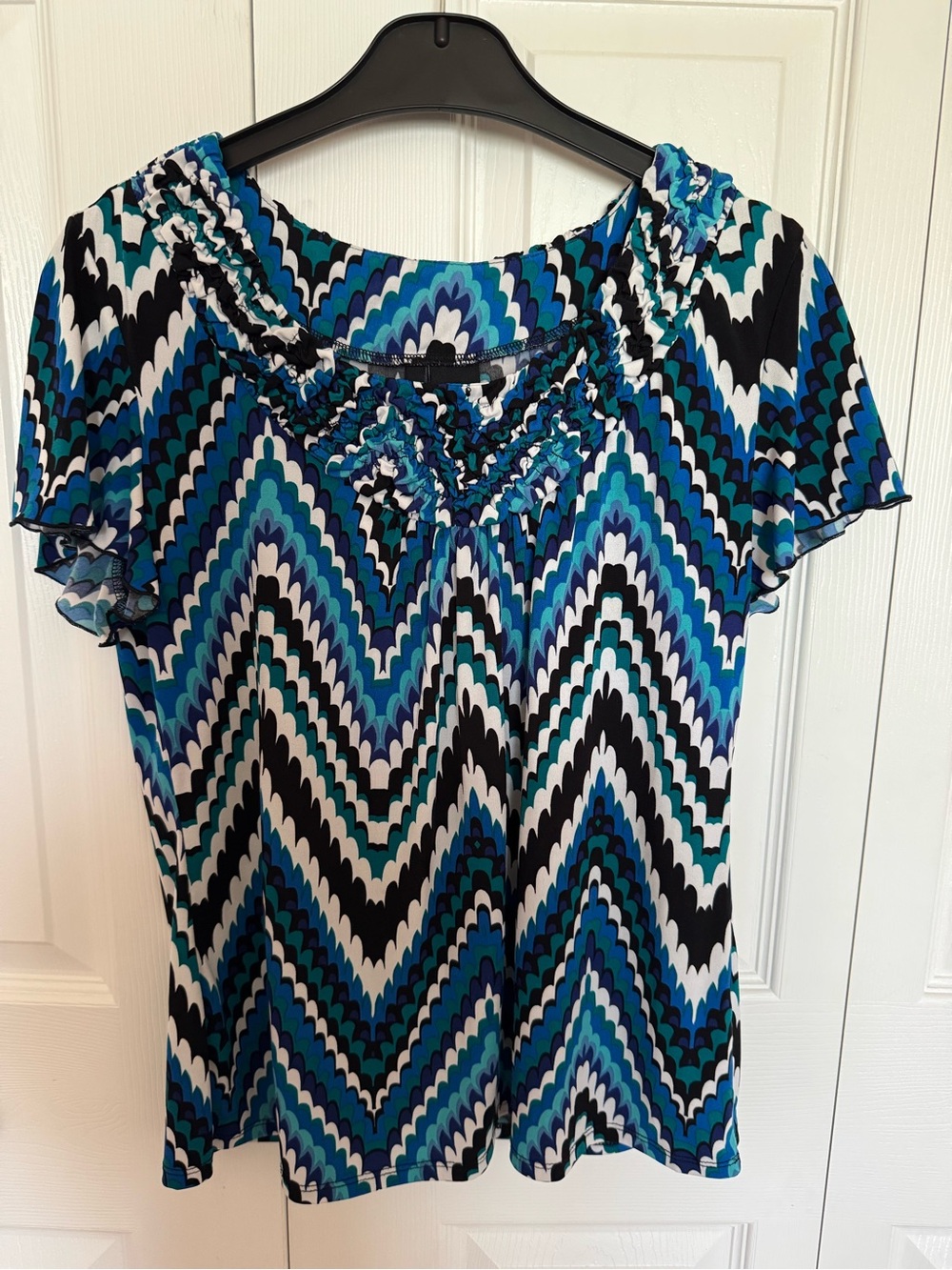new directions Blue Teal Black White Chevron Short Sleeve Top